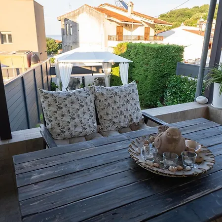 Catherine's Seaside House A *